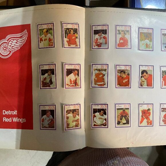 1970-71 Esso Power Players Complete Set in Hard Cover Album. Album is damaged. - Picture 5 of 8